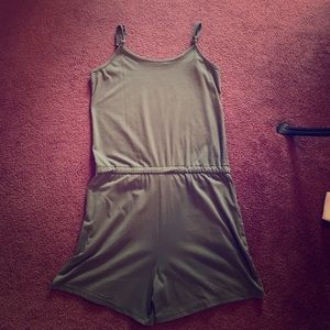 Women’s casual loose fitting jumpsuit romper.